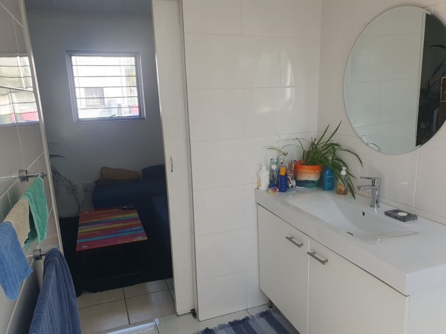 2 Bedroom Property for Sale in Maitland Western Cape